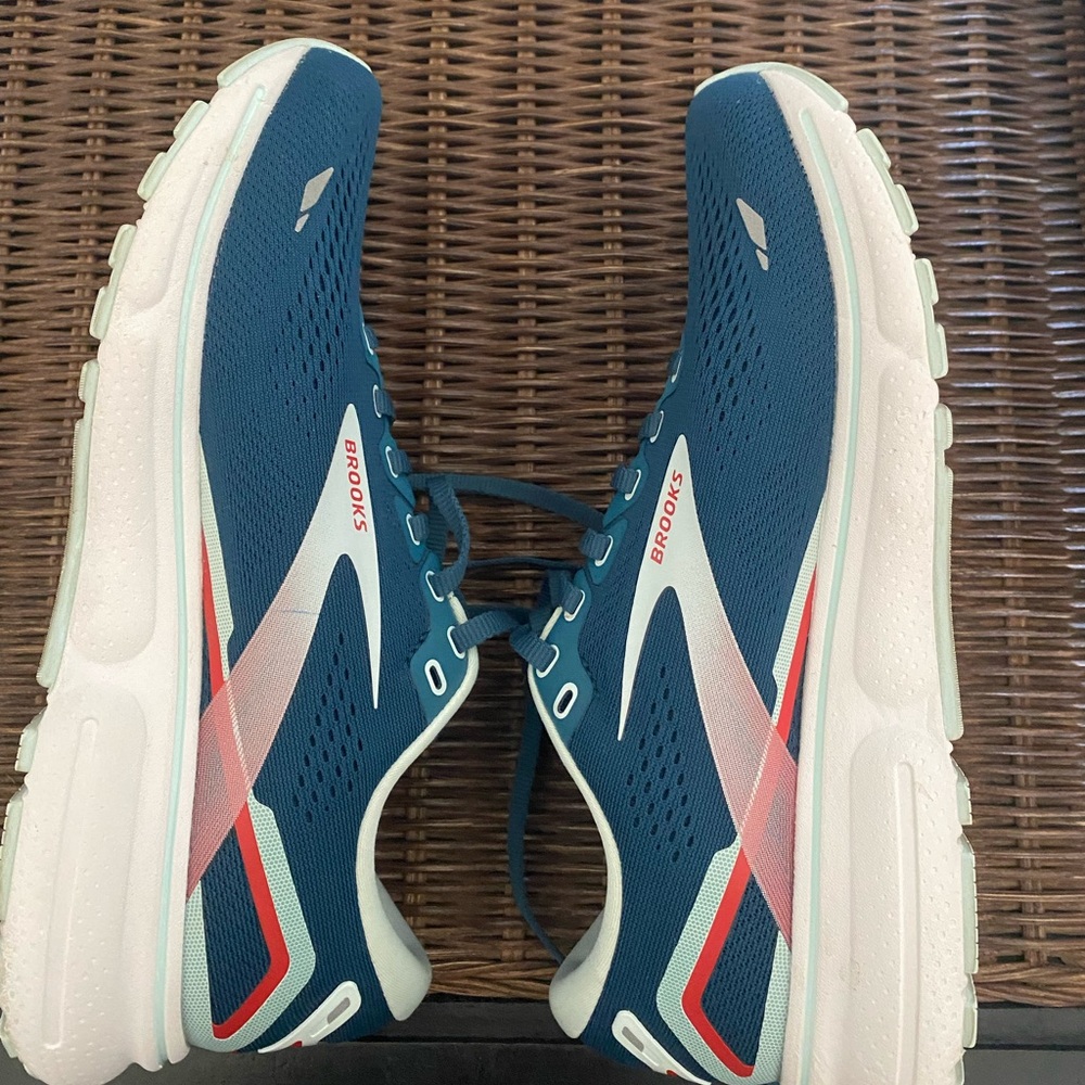 Brooks ghost 15 size 8.5 women’s